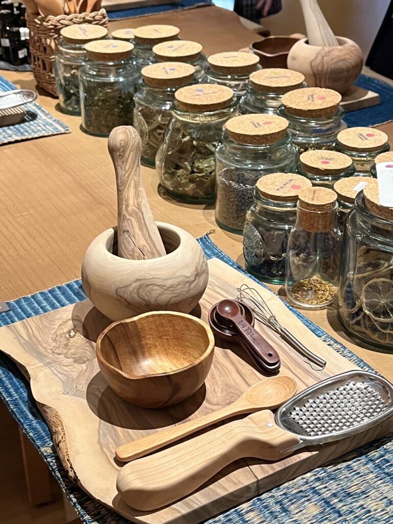 然素材を使ったスクラブ作りなど、五感で楽しめるウェルネス体験　